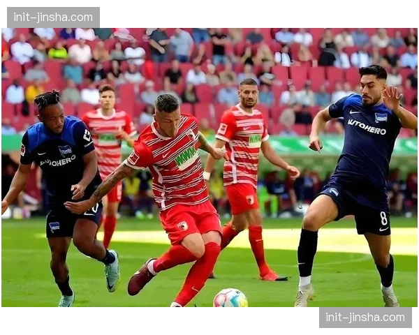 奥格斯堡2-2战平霍芬海姆，克劳德-毛里斯破门，巴祖马纳-杜尔扳平