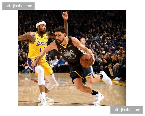 尼克斯主场赛前花絮：斯派克·李现场助威，纽约球迷高呼“Beat Boston”